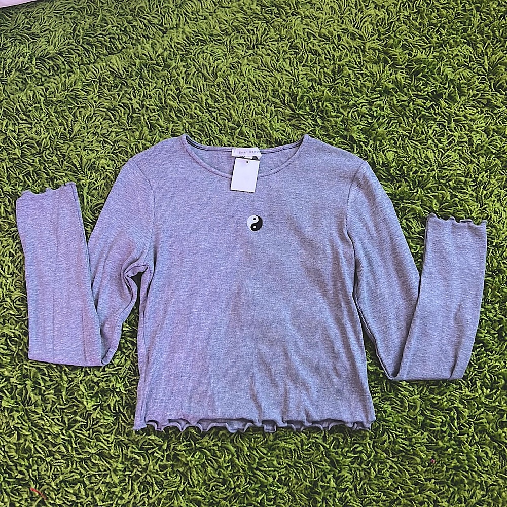 cropped gray longsleeve with yin and yang embroidery